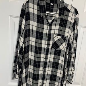 Old Navy Long sleeve black and white plaid tunic
